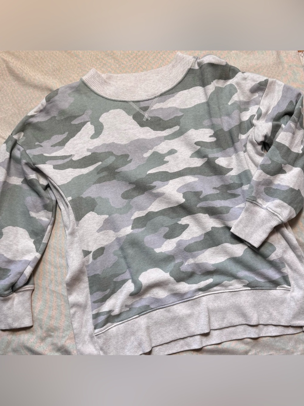Aerie Oversized Camo Sweatshirt Sage Green Cozy Crewneck M